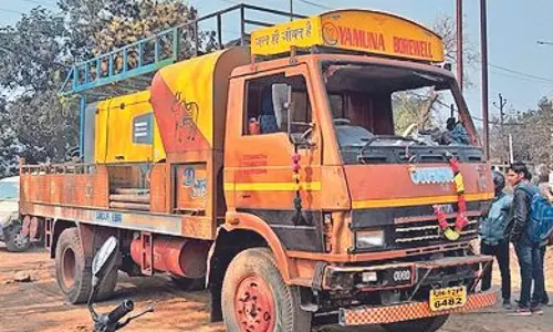 बिना अनुमति नलकूप खनन करते दो बोर गाड़ी जब्त