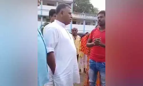 विहिप प्रतिनिधिमंडल ने मालदा में आश्रय गृह में रह रहे मुर्शिदाबाद हिंसा प्रभावितों से की मुलाकात विहिप प्रतिनिधिमंडल ने मालदा में आश्रय गृह में रह रहे मुर्शिदाबाद हिंसा प्रभावितों से की मुलाकात
