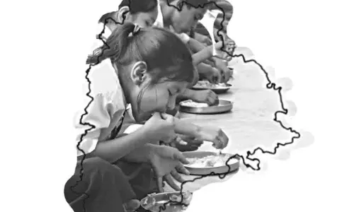 Telangana govt छात्रावास में 30 लड़कियां बीमार, खाने में कीड़े और बाल होने का आरोप Telangana govt छात्रावास में 30 लड़कियां बीमार, खाने में कीड़े और बाल होने का आरोप