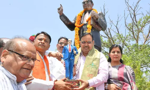Jaipur: मुख्यमंत्री भजनलाल शर्मा ने डॉ. भीमराव अम्बेडकर की प्रतिमा पर किया माल्यार्पण
