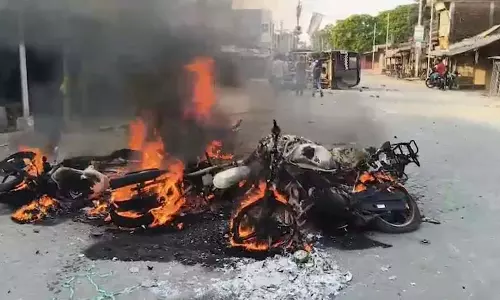 भांगर में हिंसा: ISF समर्थकों और पुलिस के बीच झड़प भांगर में हिंसा: ISF समर्थकों और पुलिस के बीच झड़प