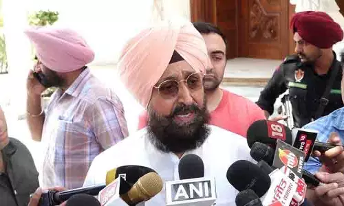 Punjab में 50 बमों की तस्करी, प्रताप बाजवा पर मामला दर्ज, विवाद शुरू Punjab में 50 बमों की तस्करी, प्रताप बाजवा पर मामला दर्ज, विवाद शुरू