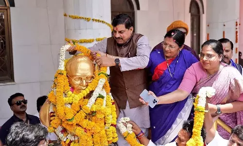 MP : मुख्यमंत्री ने बाबासाहेब के जन्मस्थान स्मारक पर श्रद्धांजलि अर्पित की MP : मुख्यमंत्री ने बाबासाहेब के जन्मस्थान स्मारक पर श्रद्धांजलि अर्पित की