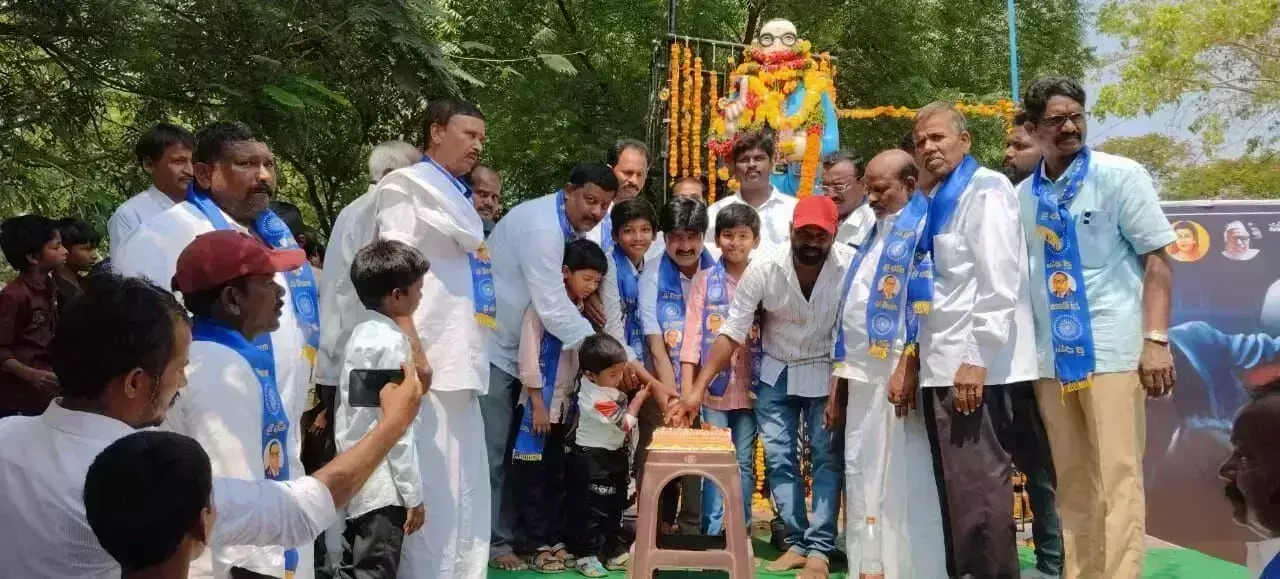 Telangana: आलमपुर विधायक ने अंबेडकर जयंती पर किया सम्मान
