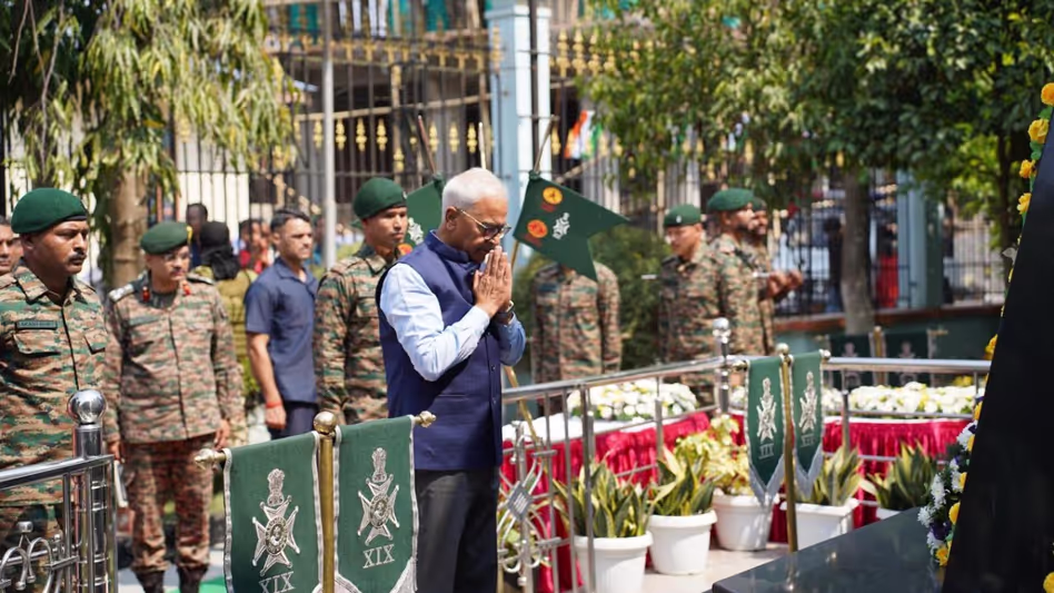 Manipur : मोइरांग में आईएनए स्मारक पर 81वां ध्वजारोहण दिवस मनाया गया Manipur : मोइरांग में आईएनए स्मारक पर 81वां ध्वजारोहण दिवस मनाया गया