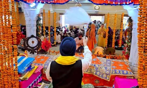 Kashmir में बैसाखी का त्यौहार उत्साह के साथ मनाया गया Kashmir में बैसाखी का त्यौहार उत्साह के साथ मनाया गया
