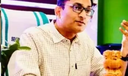 केरल के निलंबित आईएएस अधिकारी N प्रशांत ने पीछे हटने से किया इनकार केरल के निलंबित आईएएस अधिकारी N प्रशांत ने पीछे हटने से किया इनकार