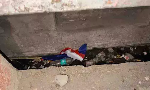 Adilabad में सड़क किनारे नाले में अंबेडकर के झंडे फेंके गए
