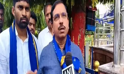 Karnataka में वक्फ संशोधन अधिनियम पर विवाद, केंद्रीय मंत्री ने की प्रतिक्रिया Karnataka में वक्फ संशोधन अधिनियम पर विवाद, केंद्रीय मंत्री ने की प्रतिक्रिया