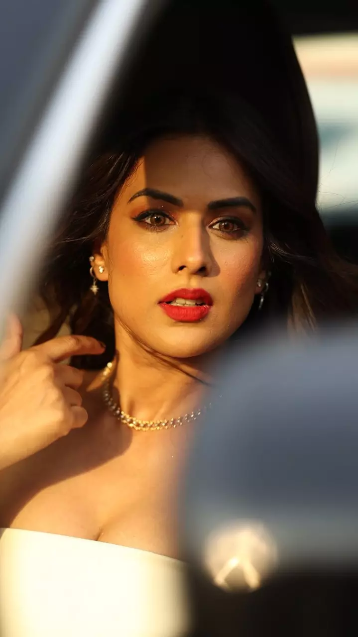 निया शर्मा ने बरपाया कहर
