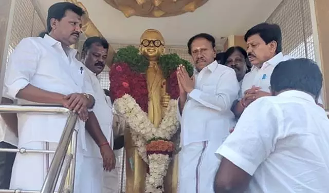 अन्नाद्रमुक-भाजपा एक स्वाभाविक गठबंधन: M. Thambidurai अन्नाद्रमुक-भाजपा एक स्वाभाविक गठबंधन: M. Thambidurai