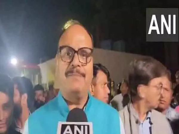 200 से ज़्यादा मरीज़ों को निकाला गया, किसी के हताहत होने की सूचना नहीं: Hospital में आग लगने पर उपमुख्यमंत्री 200 से ज़्यादा मरीज़ों को निकाला गया, किसी के हताहत होने की सूचना नहीं: Hospital में आग लगने पर उपमुख्यमंत्री