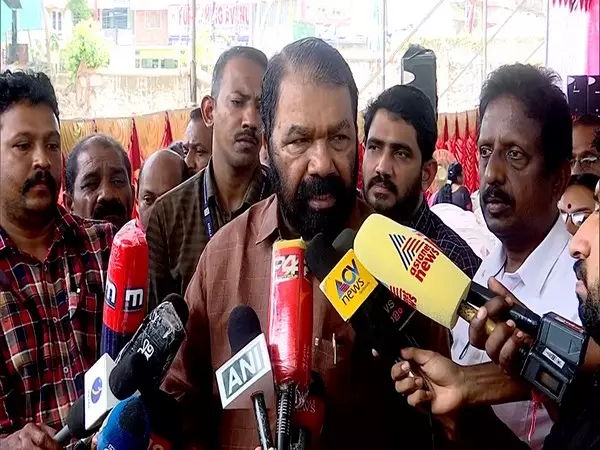 Kerala मंत्री ने अंग्रेजी पुस्तकों को हिंदी नाम देने के एनसीईआरटी के फैसले की आलोचना की Kerala मंत्री ने अंग्रेजी पुस्तकों को हिंदी नाम देने के एनसीईआरटी के फैसले की आलोचना की
