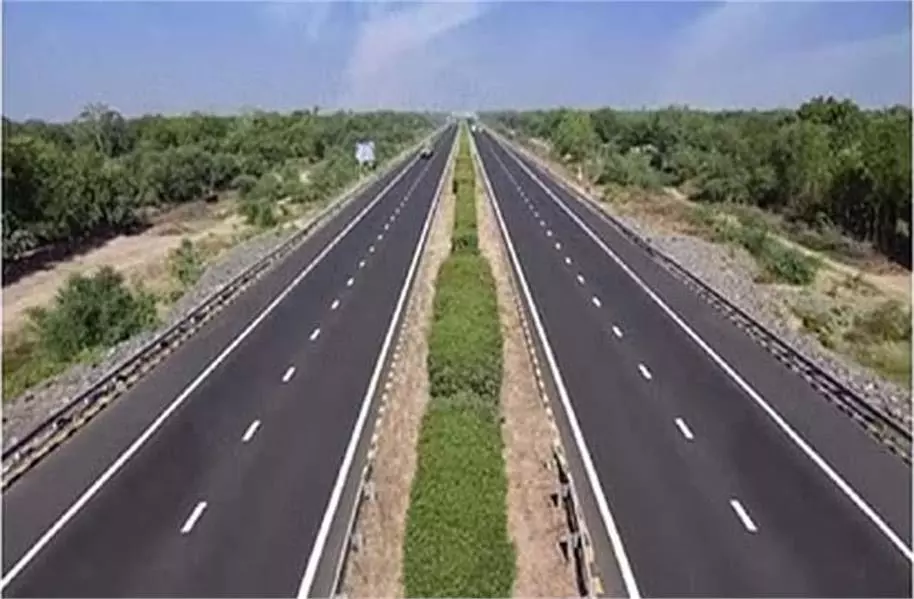 Jammu-Kashmir: देर रात राष्ट्रीय राजमार्ग पर मची अफरातफरी Jammu-Kashmir: देर रात राष्ट्रीय राजमार्ग पर मची अफरातफरी