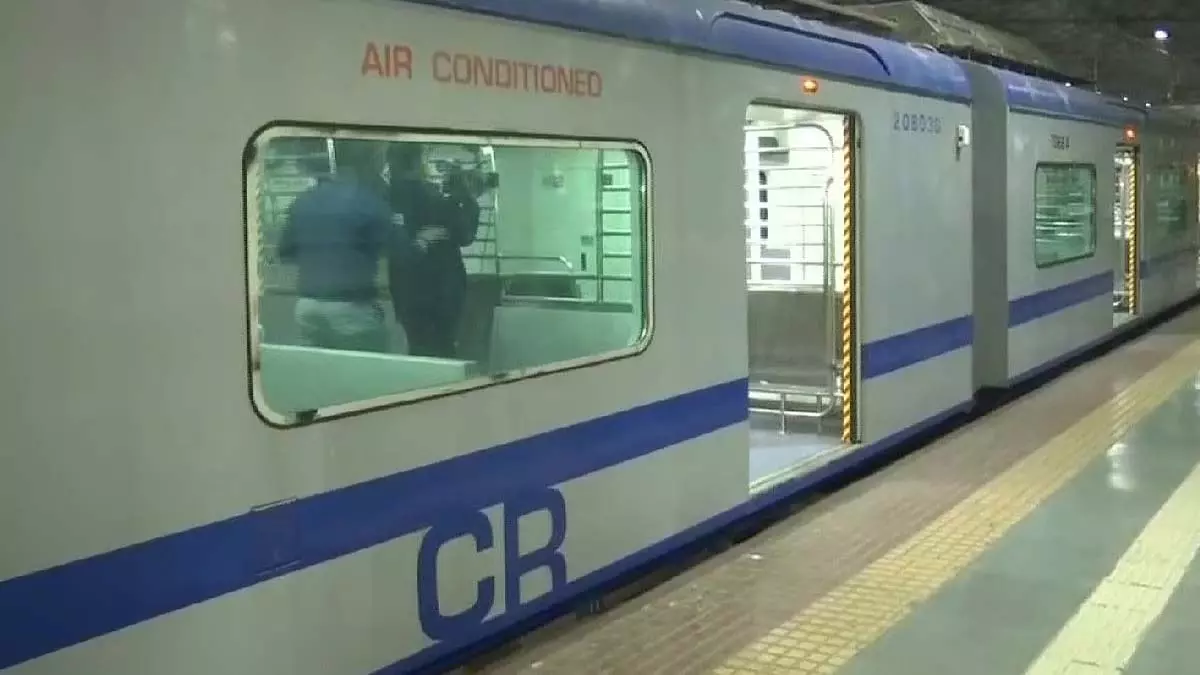 सेंट्रल रेलवे 16 अप्रैल से मेन लाइन पर 14 नॉन-AC ट्रेनों की जगह AC लोकल चलाएगा सेंट्रल रेलवे 16 अप्रैल से मेन लाइन पर 14 नॉन-AC ट्रेनों की जगह AC लोकल चलाएगा