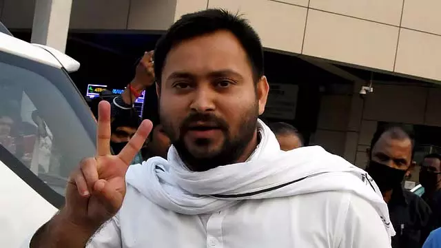 बिहार चुनाव: तेजस्वी यादव आज खड़गे से करेंगे गठबंधन पर चर्चा बिहार चुनाव: तेजस्वी यादव आज खड़गे से करेंगे गठबंधन पर चर्चा