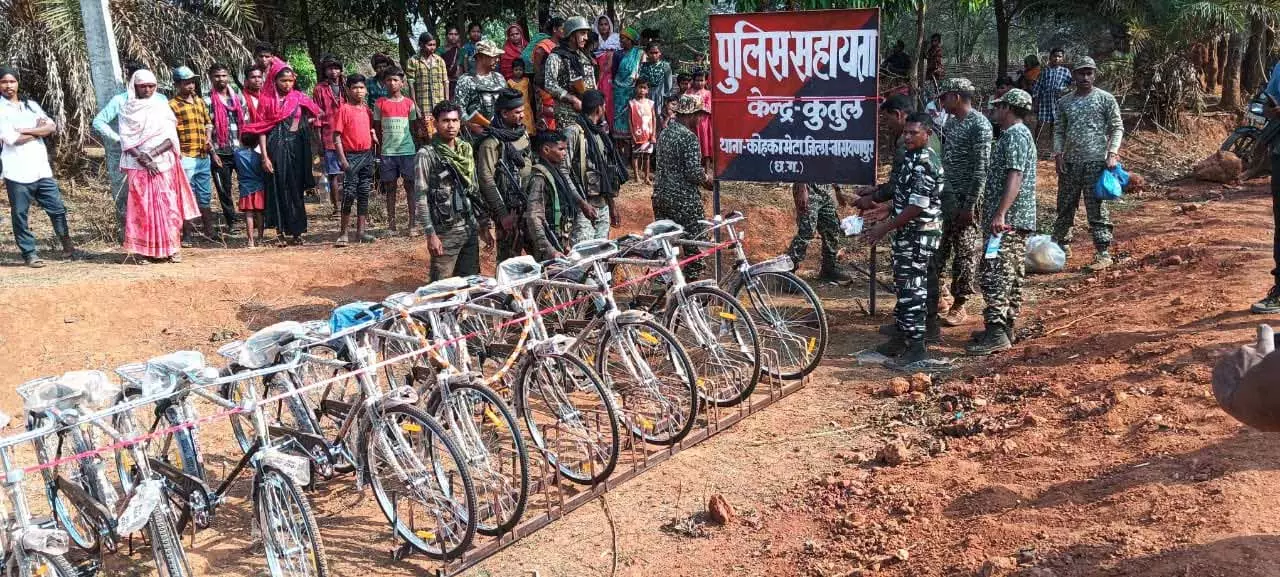 मुफ्त साइकिल सेवा, ग्रामीणों के लिए पुलिस और ITBP की पहल मुफ्त साइकिल सेवा, ग्रामीणों के लिए पुलिस और ITBP की पहल