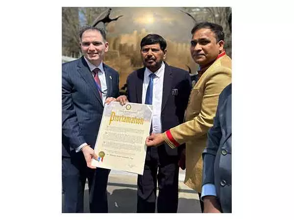 New York City ने भारतीय लोकतंत्र के जनक को आधिकारिक दिवस के रूप में सम्मानित किया New York City ने भारतीय लोकतंत्र के जनक को आधिकारिक दिवस के रूप में सम्मानित किया