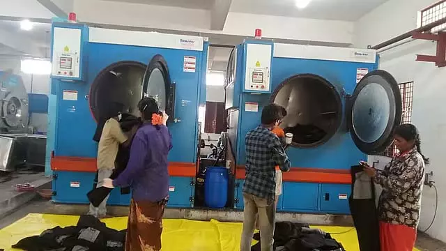 Bellary : पानी की समस्या के कारण सैकड़ों जींस निर्माण इकाइयां अस्थायी रूप से बंद Bellary : पानी की समस्या के कारण सैकड़ों जींस निर्माण इकाइयां अस्थायी रूप से बंद