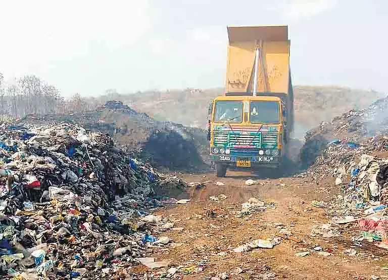 Telangana के निजामाबाद डंप यार्ड में सप्ताह में दूसरी बार आग लगी Telangana के निजामाबाद डंप यार्ड में सप्ताह में दूसरी बार आग लगी
