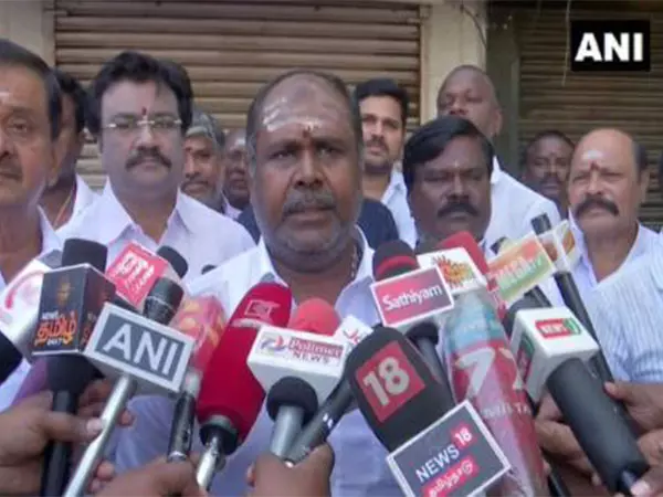 AIADMK के आरबी उदयकुमार ने तमिलनाडु विधानसभा अध्यक्ष की आलोचना की AIADMK के आरबी उदयकुमार ने तमिलनाडु विधानसभा अध्यक्ष की आलोचना की