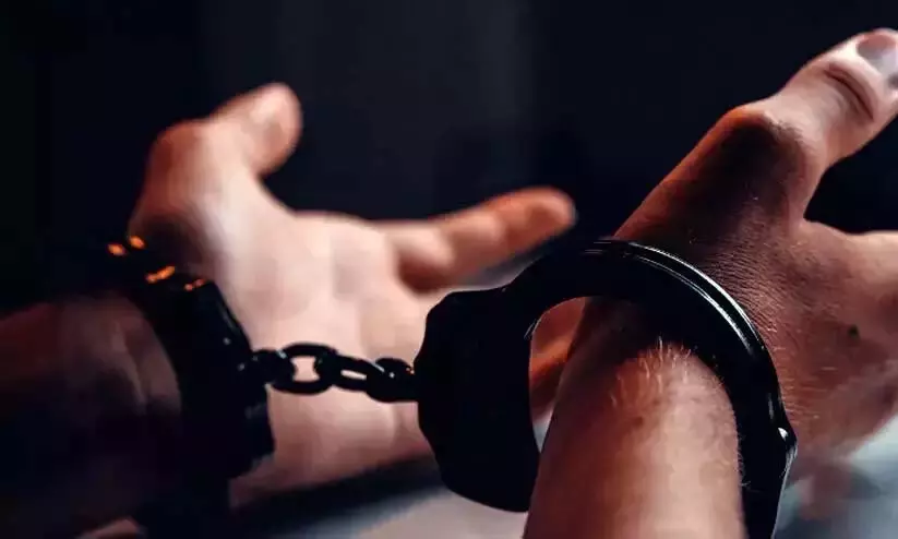 युवक को लॉज में बुलाकर बेरहमी से पीटा, पैसे और सोने की मांग युवक को लॉज में बुलाकर बेरहमी से पीटा, पैसे और सोने की मांग