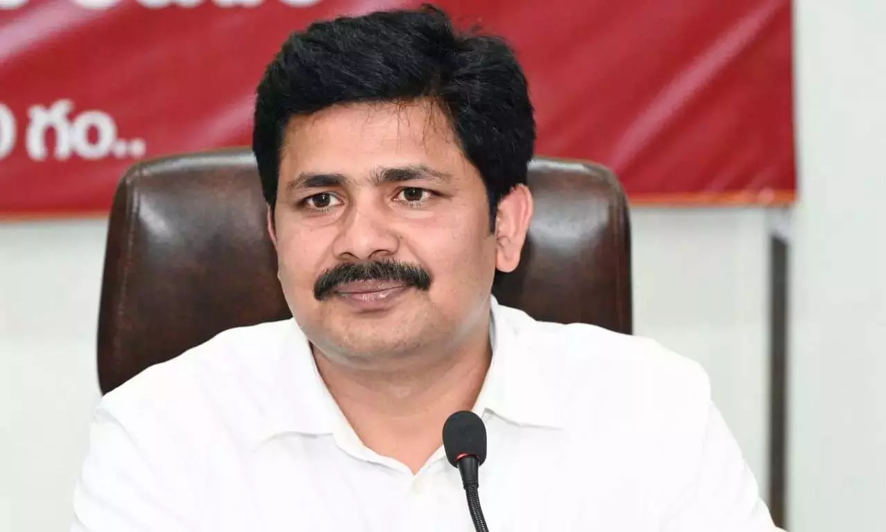 रेड बुक गवर्नेंस एपी में अंबेडकर की विरासत को कमजोर कर रहा: Gurumurthy रेड बुक गवर्नेंस एपी में अंबेडकर की विरासत को कमजोर कर रहा: Gurumurthy