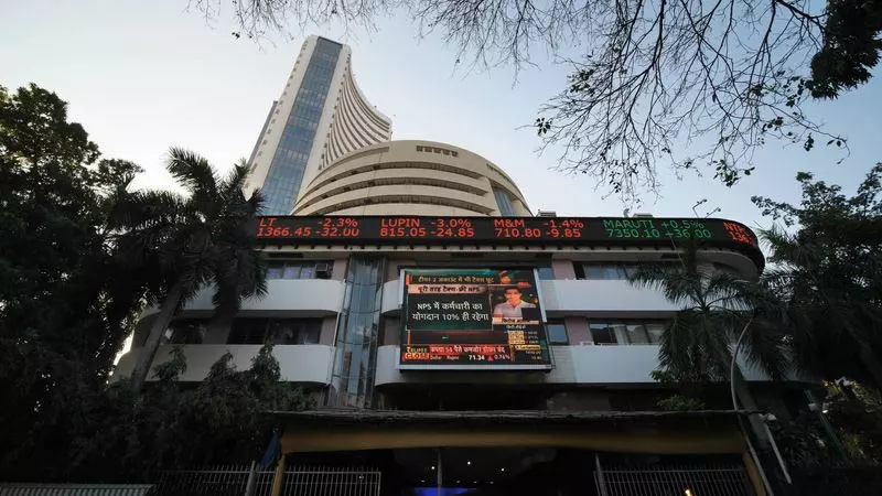 ट्रंप की टैरिफ छूट से बाजारों में उछाल, सेंसेक्स-निफ्टी में तेजी ट्रंप की टैरिफ छूट से बाजारों में उछाल, सेंसेक्स-निफ्टी में तेजी