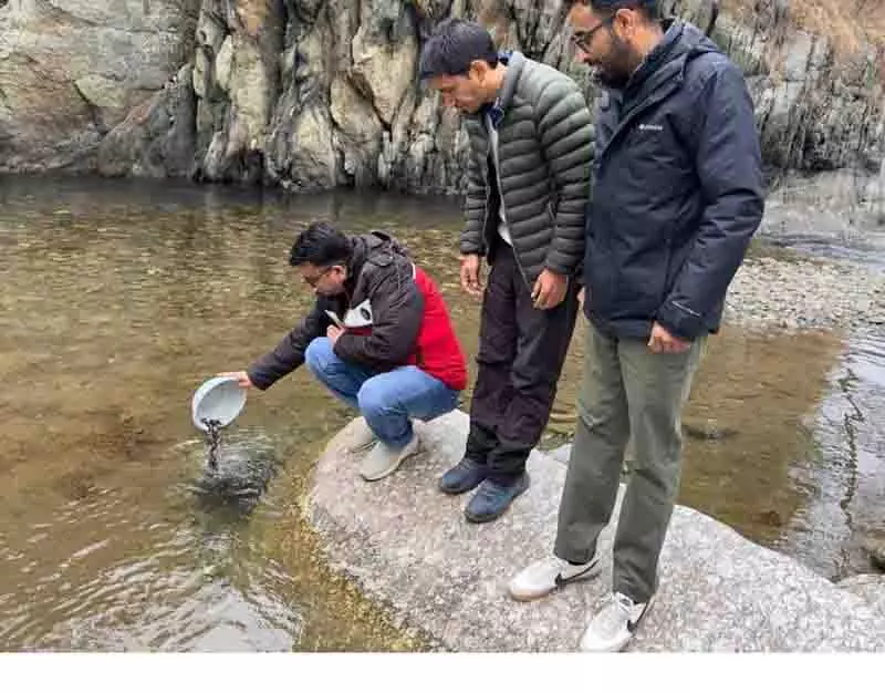 Mandi का बरोट क्षेत्र ट्राउट मछली पालन का प्रमुख केंद्र बना Mandi का बरोट क्षेत्र ट्राउट मछली पालन का प्रमुख केंद्र बना