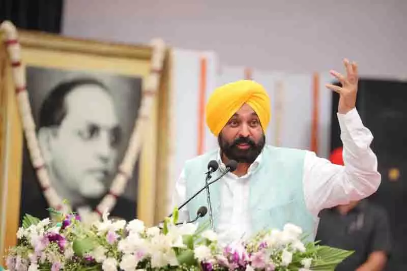 CM Bhagwant Mann ने विपक्ष से कहा, भय फैलाने का काम बंद करें CM Bhagwant Mann ने विपक्ष से कहा, भय फैलाने का काम बंद करें