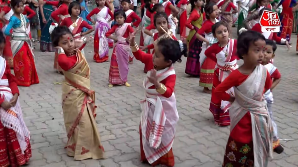 Assam में रोंगाली बिहू उत्सव के साथ वसंत का स्वागत नए साल और कृषि मौसम का प्रतीक Assam में रोंगाली बिहू उत्सव के साथ वसंत का स्वागत नए साल और कृषि मौसम का प्रतीक