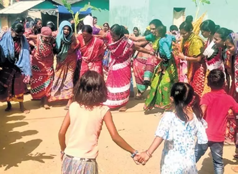 Odisha: कोरापुट जिले में आदिवासी त्यौहार चैत्र परब मनाया गया Odisha: कोरापुट जिले में आदिवासी त्यौहार चैत्र परब मनाया गया