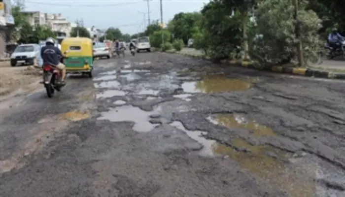 Maihar में भदनपुर हाइवे पर हादसों की भरमार, सड़क की गुणवत्ता पर उठे सवाल Maihar में भदनपुर हाइवे पर हादसों की भरमार, सड़क की गुणवत्ता पर उठे सवाल