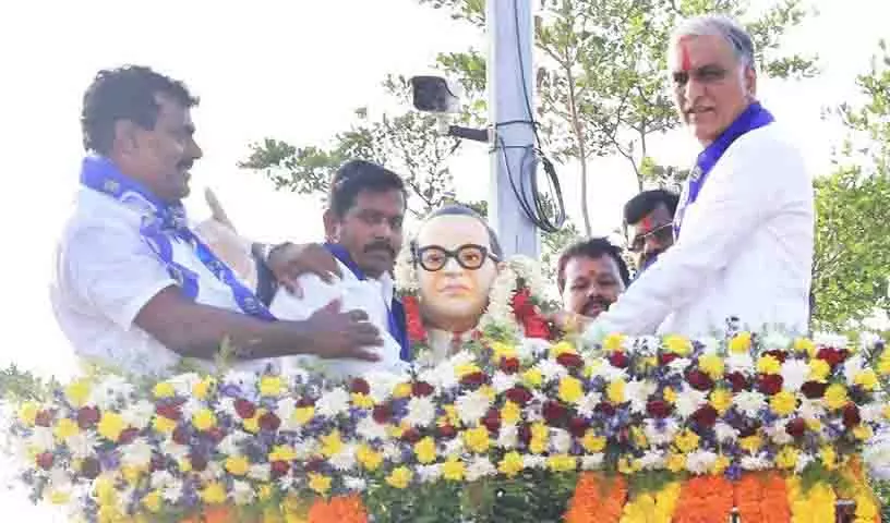 कांग्रेस योजनाओं को रोककर अंबेडकर के दृष्टिकोण के खिलाफ काम कर रही: Harish Rao कांग्रेस योजनाओं को रोककर अंबेडकर के दृष्टिकोण के खिलाफ काम कर रही: Harish Rao