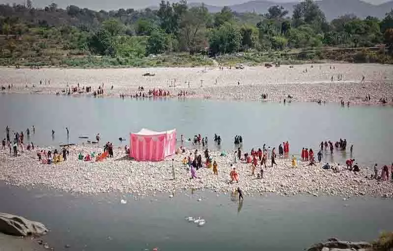 Divine bliss: कालेश्वर महादेव में बैसाखी मेले की रौनक Divine bliss: कालेश्वर महादेव में बैसाखी मेले की रौनक