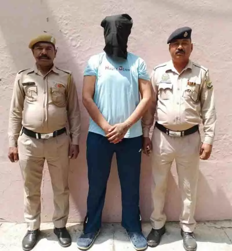 Baddi police ने पुलिस बनकर ट्रक चालकों से लूटपाट करने वाला व्यक्ति गिरफ्तार Baddi police ने पुलिस बनकर ट्रक चालकों से लूटपाट करने वाला व्यक्ति गिरफ्तार