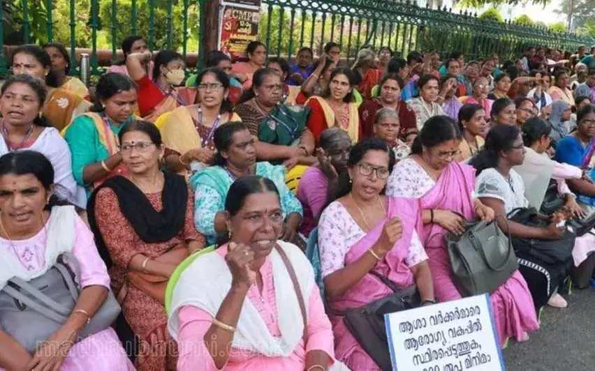 Kerala: आशा कार्यकर्ता 65वें दिन भी डटी रहीं, वेतन वृद्धि तक जारी रहेंगी हड़ताल Kerala: आशा कार्यकर्ता 65वें दिन भी डटी रहीं, वेतन वृद्धि तक जारी रहेंगी हड़ताल