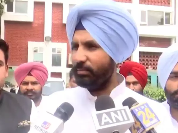 कांग्रेस के राज्य प्रमुख राजा वडिंग ने बाजवा के खिलाफ FIR पर पंजाब सरकार से किया सवाल कांग्रेस के राज्य प्रमुख राजा वडिंग ने बाजवा के खिलाफ FIR पर पंजाब सरकार से किया सवाल