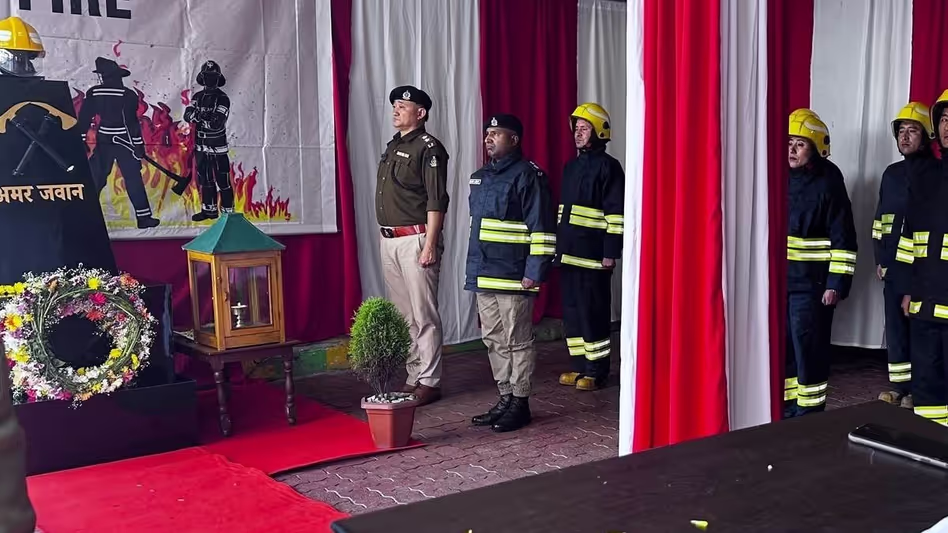 Sikkim में श्रद्धांजलि और जागरूकता पहल के साथ अग्निशमन सेवा सप्ताह मनाया गया Sikkim में श्रद्धांजलि और जागरूकता पहल के साथ अग्निशमन सेवा सप्ताह मनाया गया
