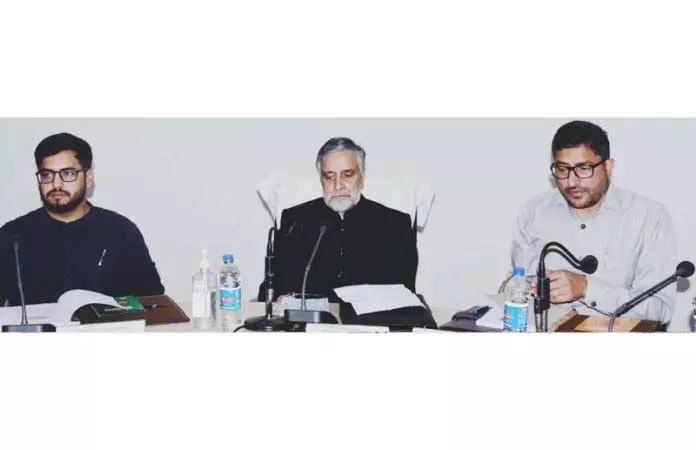 सांसद मियां अल्ताफ ने Rajouri में विकास परियोजनाओं की प्रगति की समीक्षा की सांसद मियां अल्ताफ ने Rajouri में विकास परियोजनाओं की प्रगति की समीक्षा की