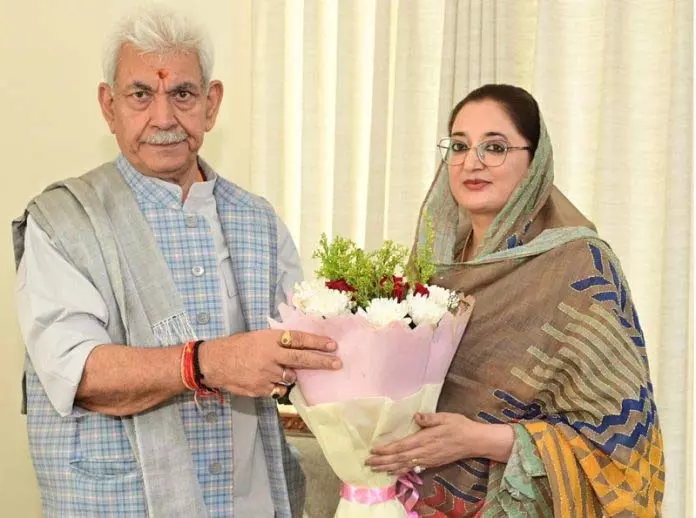 MLA-ASMEA अध्यक्ष ने LG से मुलाकात की MLA-ASMEA अध्यक्ष ने LG से मुलाकात की