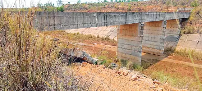 Telangana : ढह गया ‘सीताराम’ नहर जलसेतु स्तंभ Telangana : ढह गया ‘सीताराम’ नहर जलसेतु स्तंभ