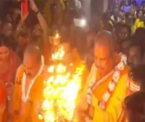 Odisha: हनुमान जयंती समारोह के समापन पर केंद्रीय मंत्री प्रधान ने संबलपुर में पदयात्रा की Odisha: हनुमान जयंती समारोह के समापन पर केंद्रीय मंत्री प्रधान ने संबलपुर में पदयात्रा की
