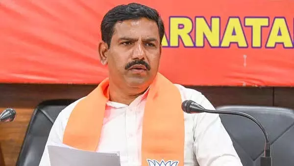 कांग्रेस लोगों को बांटने के लिए ब्रिटिश नीति का इस्तेमाल कर रही है: BY Vijayendra कांग्रेस लोगों को बांटने के लिए ब्रिटिश नीति का इस्तेमाल कर रही है: BY Vijayendra