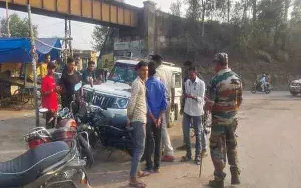 Ramgarh: पुलिस ने चलाया एंटी क्राइम चेकिंग अभियान Ramgarh: पुलिस ने चलाया एंटी क्राइम चेकिंग अभियान