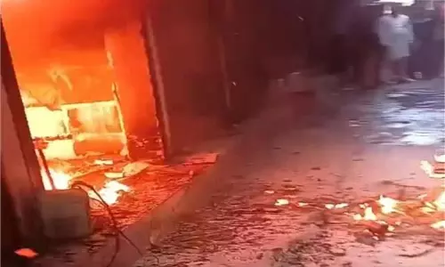 Ludhiana : दुकानों में लगी भीषण आग, लाखों का सामान राख
