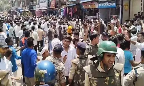 MP News: दर्जनों लोगों के हंगामा करने से तनाव की स्थिति MP News: दर्जनों लोगों के हंगामा करने से तनाव की स्थिति
