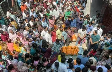 Lucknow: सड़क हादसे में एचसीएल के इंजीनियर सहित परिवार के पांच लोगों की मौत Lucknow: सड़क हादसे में एचसीएल के इंजीनियर सहित परिवार के पांच लोगों की मौत