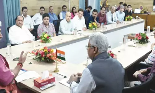 एलजी ने जीएमसी, चिकित्सा संस्थानों के प्रमुखों के साथ बातचीत की