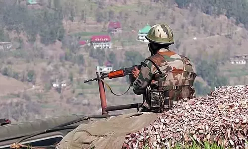 जम्मू-कश्मीर के पुंछ में गोलीबारी, सेना के जवान घायल जम्मू-कश्मीर के पुंछ में गोलीबारी, सेना के जवान घायल